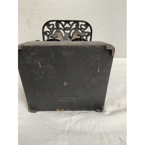 28 - VINTAGE NUMBER 2 CAST IRON TWIN BURNER BEATRICE STOVE H11