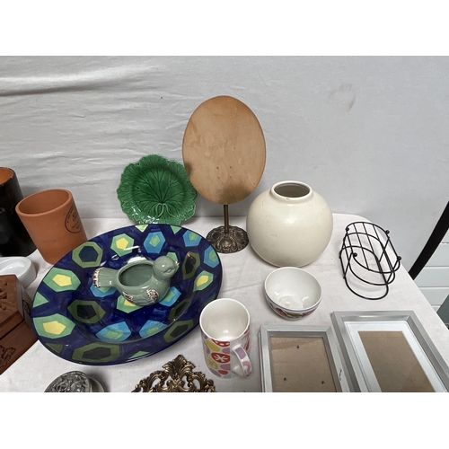 53 - 2 BOXES OF CHINA TO INCLUDE PLATES, CUPS SAUCERS, LUSTRE WARE ETC