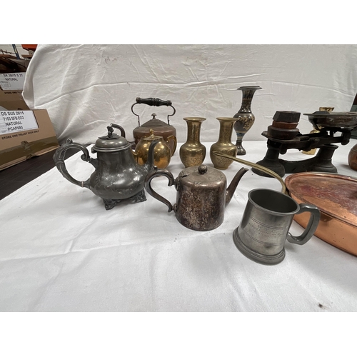 69 - BOX OF ASSORTED VINTAGE BRASS & COPPER TO INCUDE KETTLE MILK JUG VASES ETC