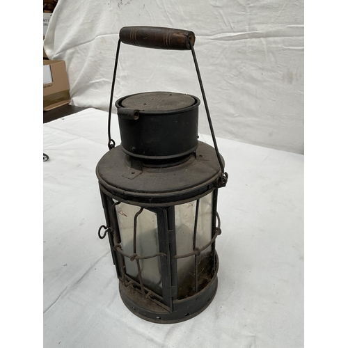 122 - VINTAGE  SHIPS LAMP H16