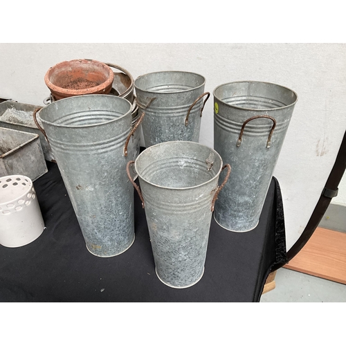 129 - QTY OF GALVANISED ITEMS TO INCLUDE PLANT POTS, BUCKETS ETC