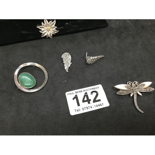 142 - VINTAGE SILVER DRAGON FLY BROOCH AND OTHER JEWELLERY