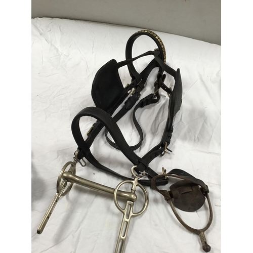 187 - VINTAGE HORSE HARNESS AND PAIR OF STIRRUPS