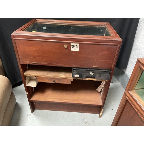 225 - MAHOGANY CASED SHOP DISPLAY CABINET H37