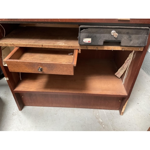 225 - MAHOGANY CASED SHOP DISPLAY CABINET H37