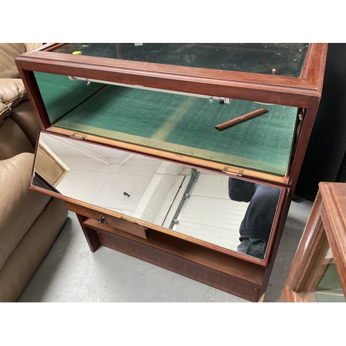 225 - MAHOGANY CASED SHOP DISPLAY CABINET H37