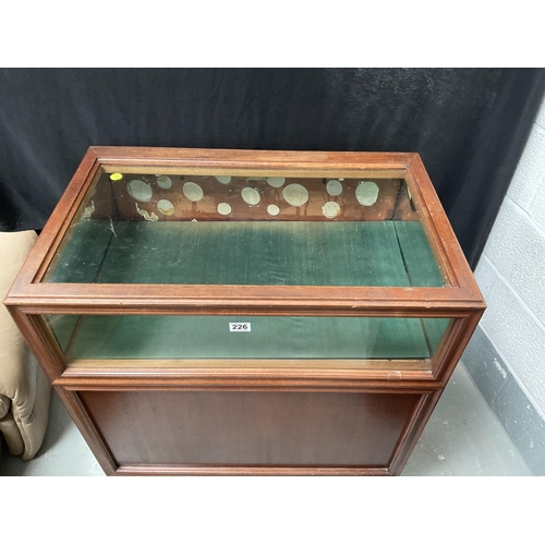 226 - MAHOGANY CASED SHOP DISPLAY CABINET H37