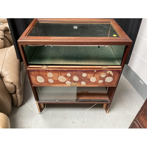 226 - MAHOGANY CASED SHOP DISPLAY CABINET H37