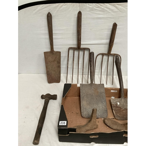 235 - BOX OF VINTAGE TOOLS AND A LARGE TELESCOPIC PRUNER