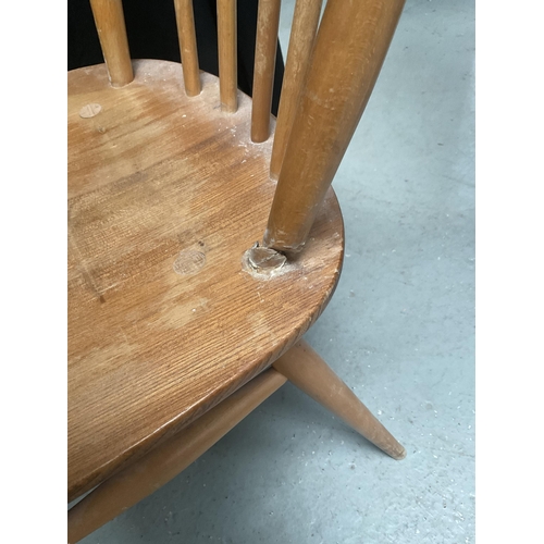 243 - 6 BLONDE ERCOL STRETCHERED DINING CHAIRS WITH SPINDLE BACK (1 NEEDS REPAIR)