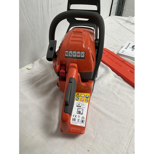 252 - NEW HUSQAVARNA 135 MARK 2 PETROL CHAINSAW COMPLETE WITH INSTRUCTIONS