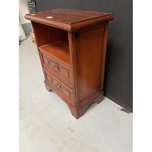 271 - MODERN MAHOGANY BEDSIDE CHEST WITH 2 DRAWERS TO BASE H25