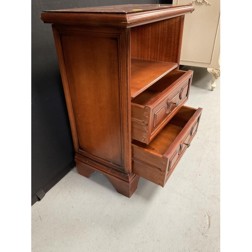 271 - MODERN MAHOGANY BEDSIDE CHEST WITH 2 DRAWERS TO BASE H25