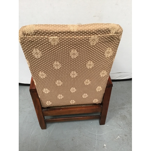 301 - VINTAGE OAK FRAMED RECLINING UPHOLSTERED CHAIR