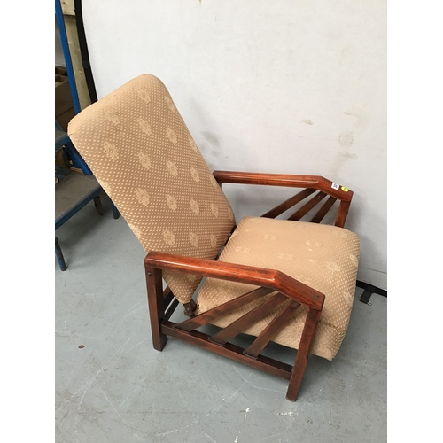 301 - VINTAGE OAK FRAMED RECLINING UPHOLSTERED CHAIR