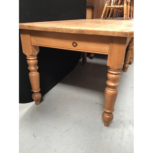 306 - WAXED PINE FARMHOUSE KITCHEN TABLE ON TURNED LEGS H31