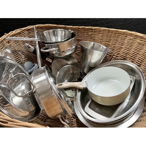 96 - LARGE BASKET OF KITCHENWARE TO INCLUDE SAUCEPANS, FRYING PAN, MEASURING JUG ETC