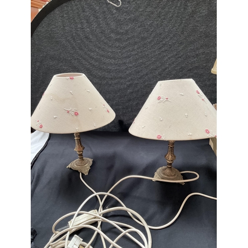 104 - BOX OF ELECTRICAL TABLE LAMPS TO INCLUDE SHADES