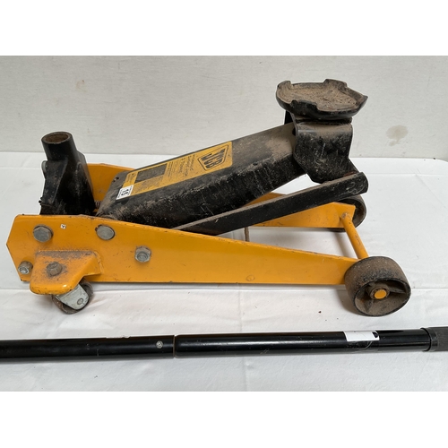 15 - JCB HYDRAULIC 3 TONNE GARAGE JACK