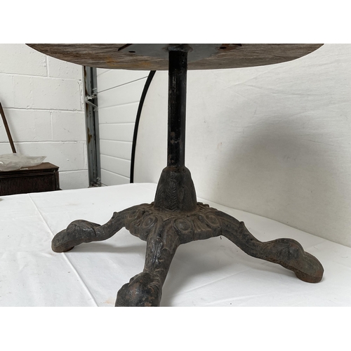 21 - CAST IRON PEDASTAL TABLE BASE COMPLETE WITH A LOOSE TOP - H 16