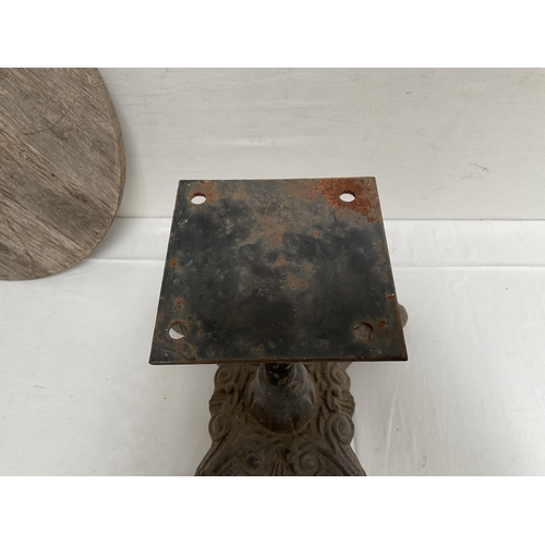 21 - CAST IRON PEDASTAL TABLE BASE COMPLETE WITH A LOOSE TOP - H 16