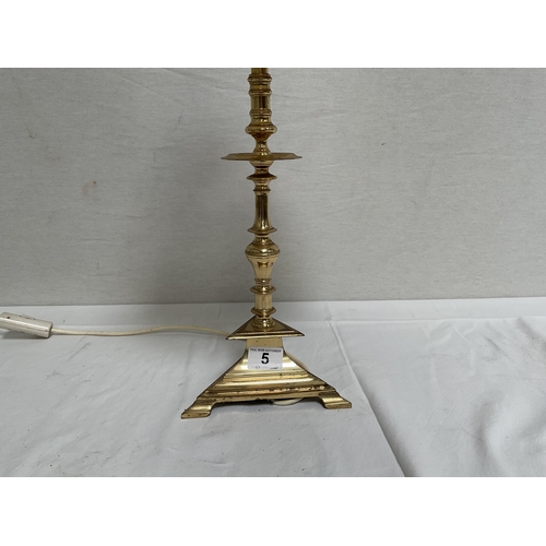 5 - ******WITHDRAWN DUE TO FAILING OUR SAFETY TEST ****BRASS TABLE LAMP COMPLETE WITH SHADE