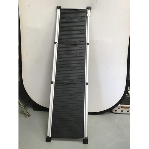 67 - RETRACTABLE VEHICLE PET RAMP