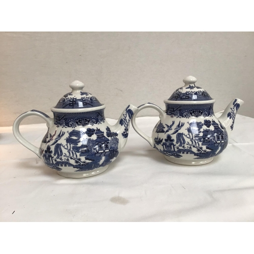 70 - BOX TO INCLUDE BLUE AND WHITE TEA POTS, WEDGEWOOD SMALL VASE AND A POTTERY TABLE LMAP COMPLETE WITH ... 