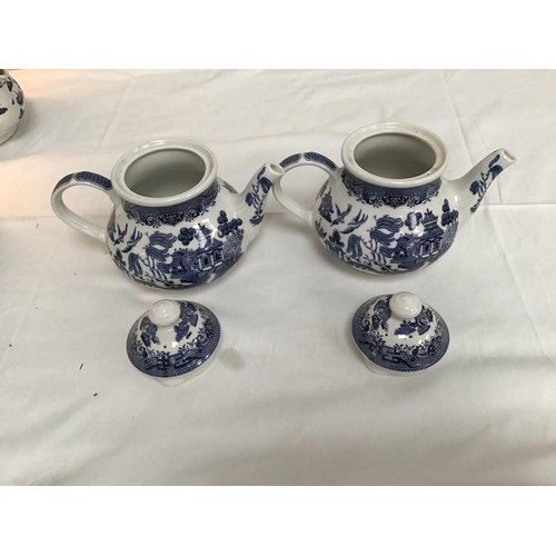 70 - BOX TO INCLUDE BLUE AND WHITE TEA POTS, WEDGEWOOD SMALL VASE AND A POTTERY TABLE LMAP COMPLETE WITH ... 