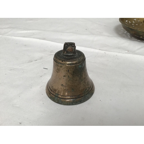 73 - BOX OF COPPER AND BRASSWARE TO INCLUDE BELL, ASHTRAY ETC