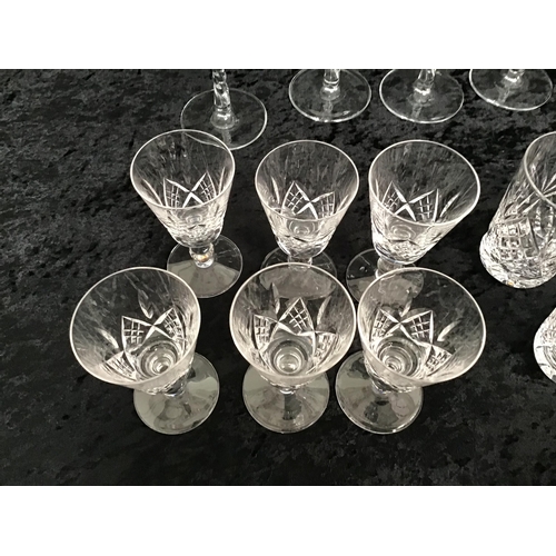 75 - BOX OF GLASSWARE TO INCLUDE A CUT GLASS DECANTER AND GLASSES ETC