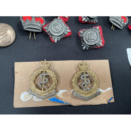 181 - QTY OF MILITARY AND POLICE BADGES TO INCLUDE IRISH TYPES