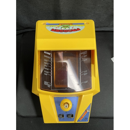 186 - VINTAGE KJONAMI FROGGER TABLE TOP ARCADE GAME IN ORIGINAL BOX AND ORIGINAL PACKAGING