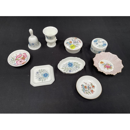 203 - QTY OF COLLECTABLE CHINA TO INCLUDE WEDGEWOOD, SHELLEY ETC