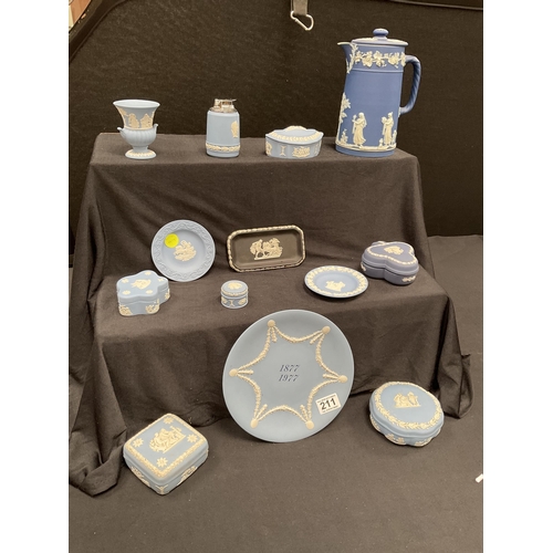 211 - QTY OF BLUE JASPER WEDGEWOOD WARE TO INCLUDE A LIGHTER, TRINKET DISHES, WALL PLAQUE (PALE BLUE, DARK... 