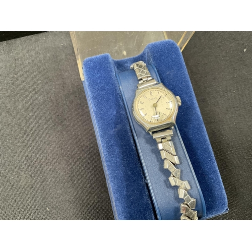 216 - QTY OF WRIST WATCHES