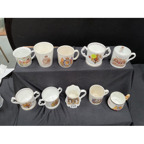 219 - QTY OF COMMERATIVE MUGS AND TANKARDS ETC TO INCLUDE AYNSLEY EXAMPLE