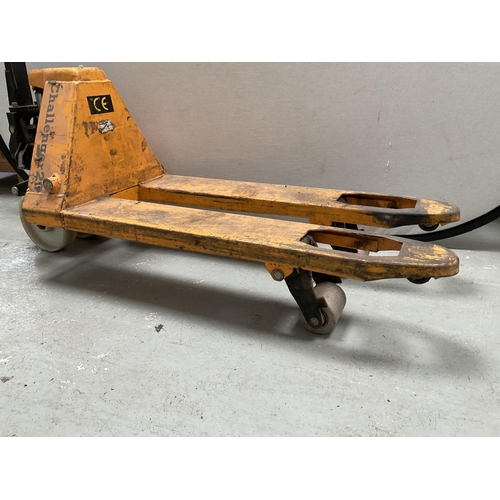 446 - CHALLENGER 20 PUMP/PALLET TRUCK