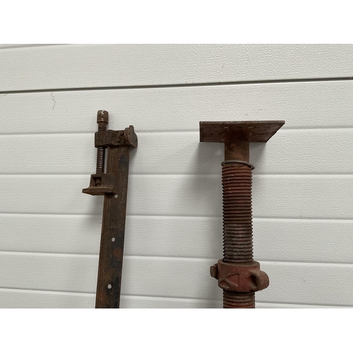 447 - ACRO PROP AND SASH CLAMP