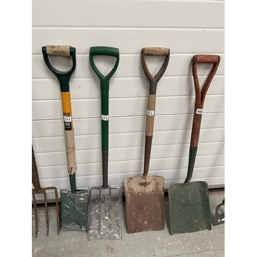 448 - QTY OF GARDEN FORKS AND SHOVELS