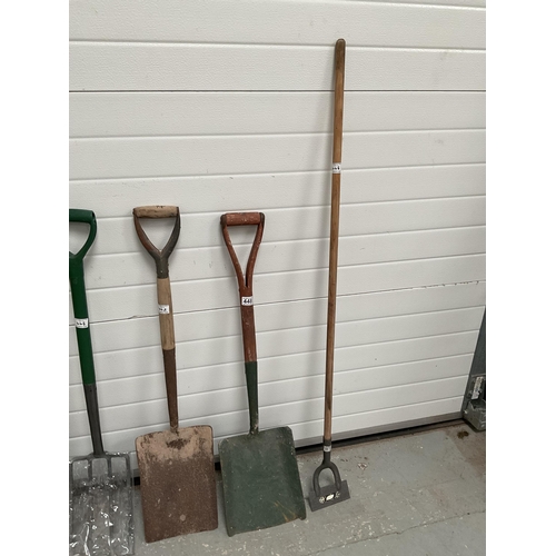 448 - QTY OF GARDEN FORKS AND SHOVELS