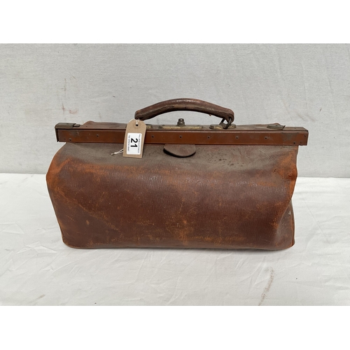 21 - VICTORIAN LEATHER GLADSTONE BAG A/F