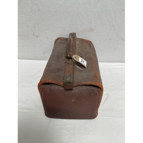 21 - VICTORIAN LEATHER GLADSTONE BAG A/F