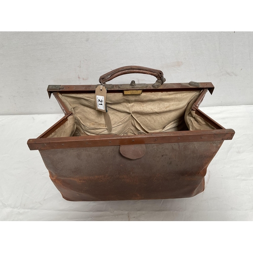 21 - VICTORIAN LEATHER GLADSTONE BAG A/F