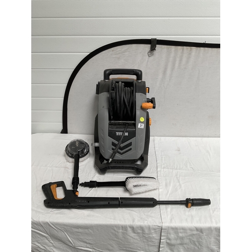 31 - TITAN 2DSS PRESSURE WASHER COMPLETE WITH ASSESSORIES