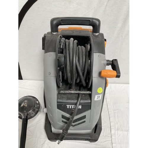 31 - TITAN 2DSS PRESSURE WASHER COMPLETE WITH ASSESSORIES