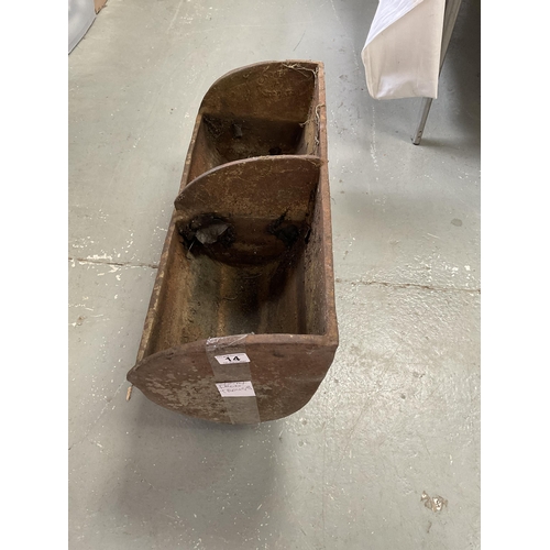 14 - VINTAGE CAST IRON WALL MOUNTED FEEDING TROUGH H12