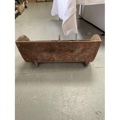 14 - VINTAGE CAST IRON WALL MOUNTED FEEDING TROUGH H12