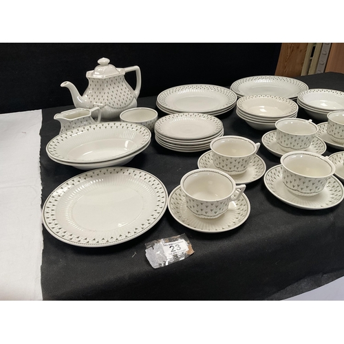 23 - ADAMS MEADOWLANDS PATTERN DINNER & TEA SERVICE