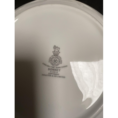 60 - ROYAL DOULTON SONET PATTERN DINNER SERVICE AND ROYAL DOULTON MORNING STAR PART TEA & DINNER SERVICE